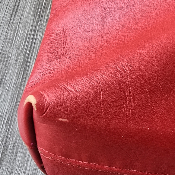 Valentina Italia Genuine Leather Red Crossbody Bag Made in Italy Gold Hardware - Picture 8 of 16
